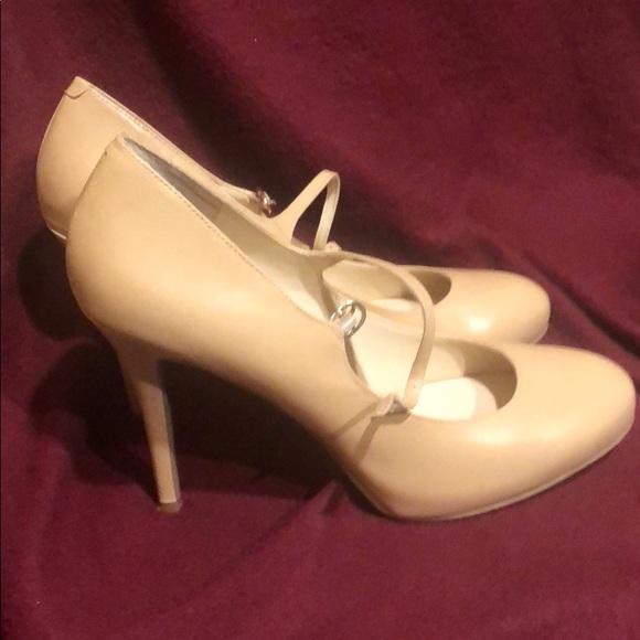 Pumps - Picture 2 of 5